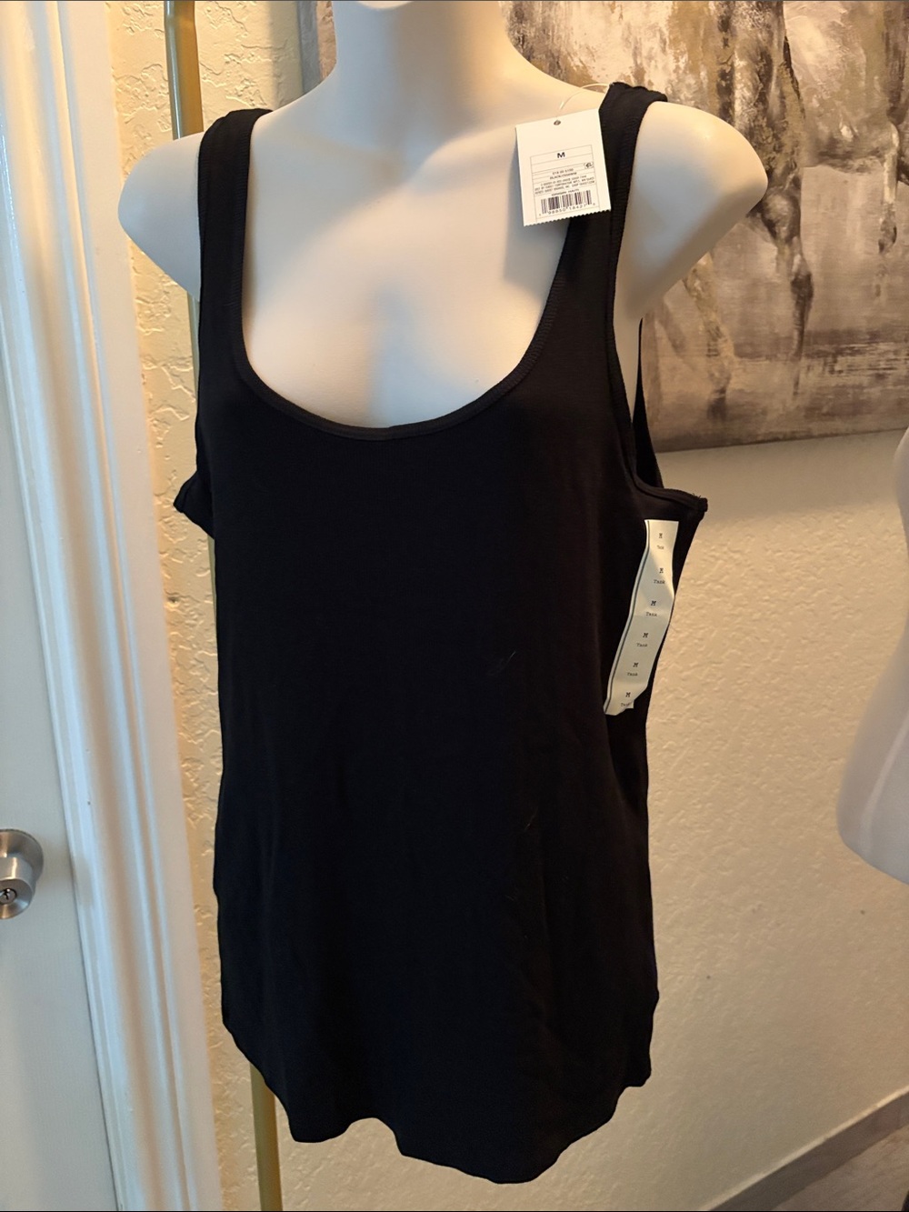 Women's Black Scoop Neck Tank Top - Everyday Essential